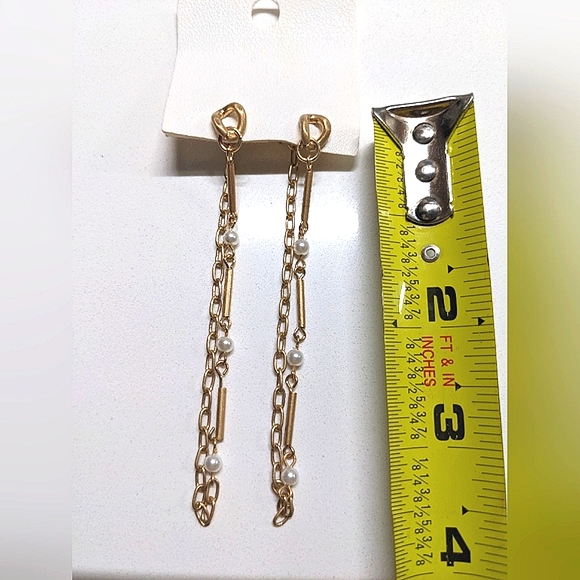 Free People NWT long dangle earrings gold tone pearls gold white - Picture 5 of 8